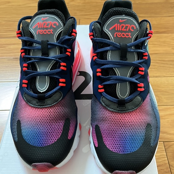Nike Air Max 270 React - Picture 4 of 9